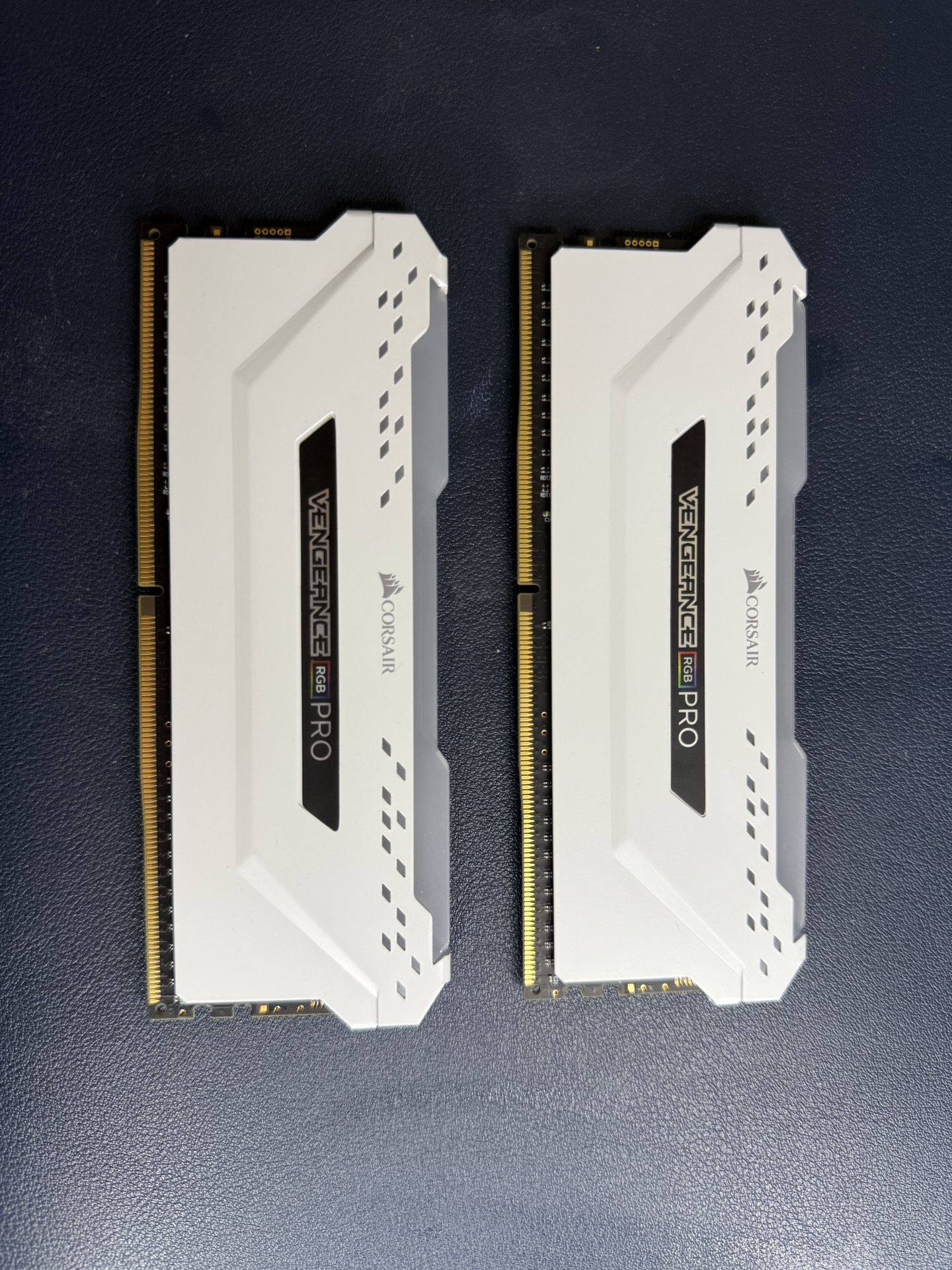 Corsair vengeance RGB pro DDR4 16GB (2*8GB) + T-Force Vulcan Z DDR4 8GB