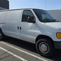 Ford E-350  WHITE  CARGO VAN