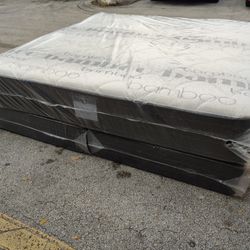 NEW MATTRESS KING SIZE PLUSH WITH BOX SPRING 
