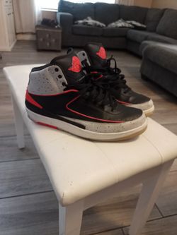 Jordan 2 Shoe Crimson