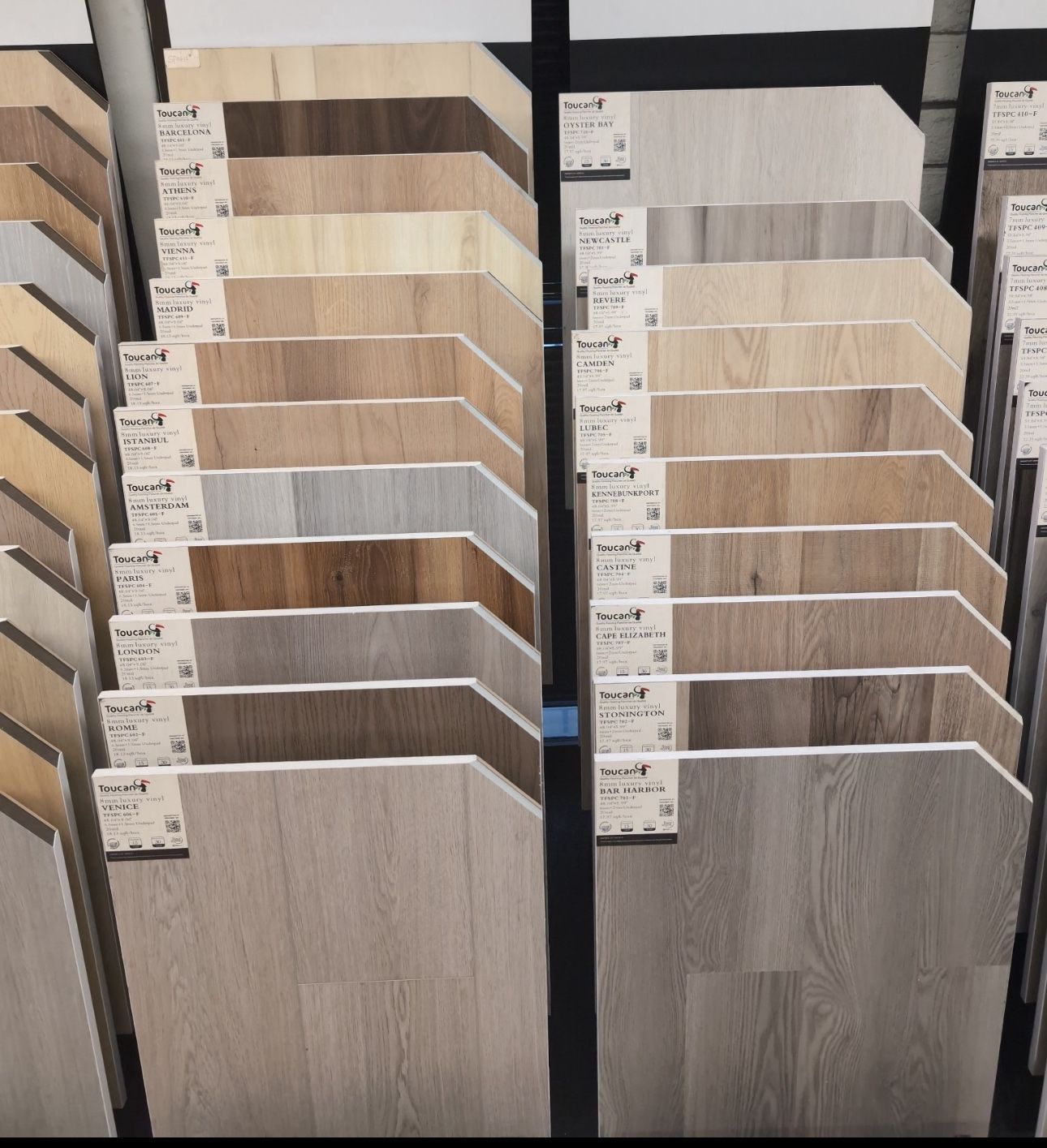 Vinyl & Laminate Flooring / Pisos $1.39