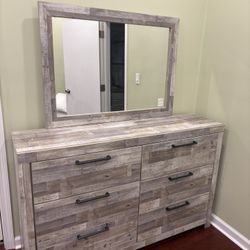 Queen Bedroom Set Bed frame & mirror