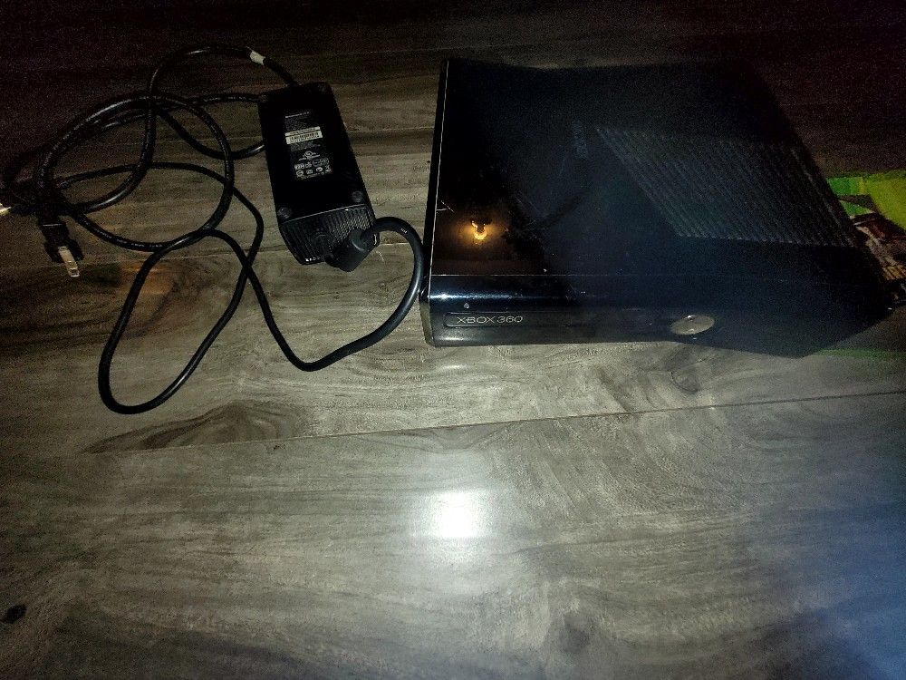 Xbox 360 Slim (250 GB)