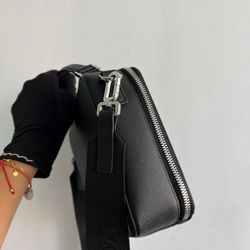 The simple lines highlight the eye-catching style.