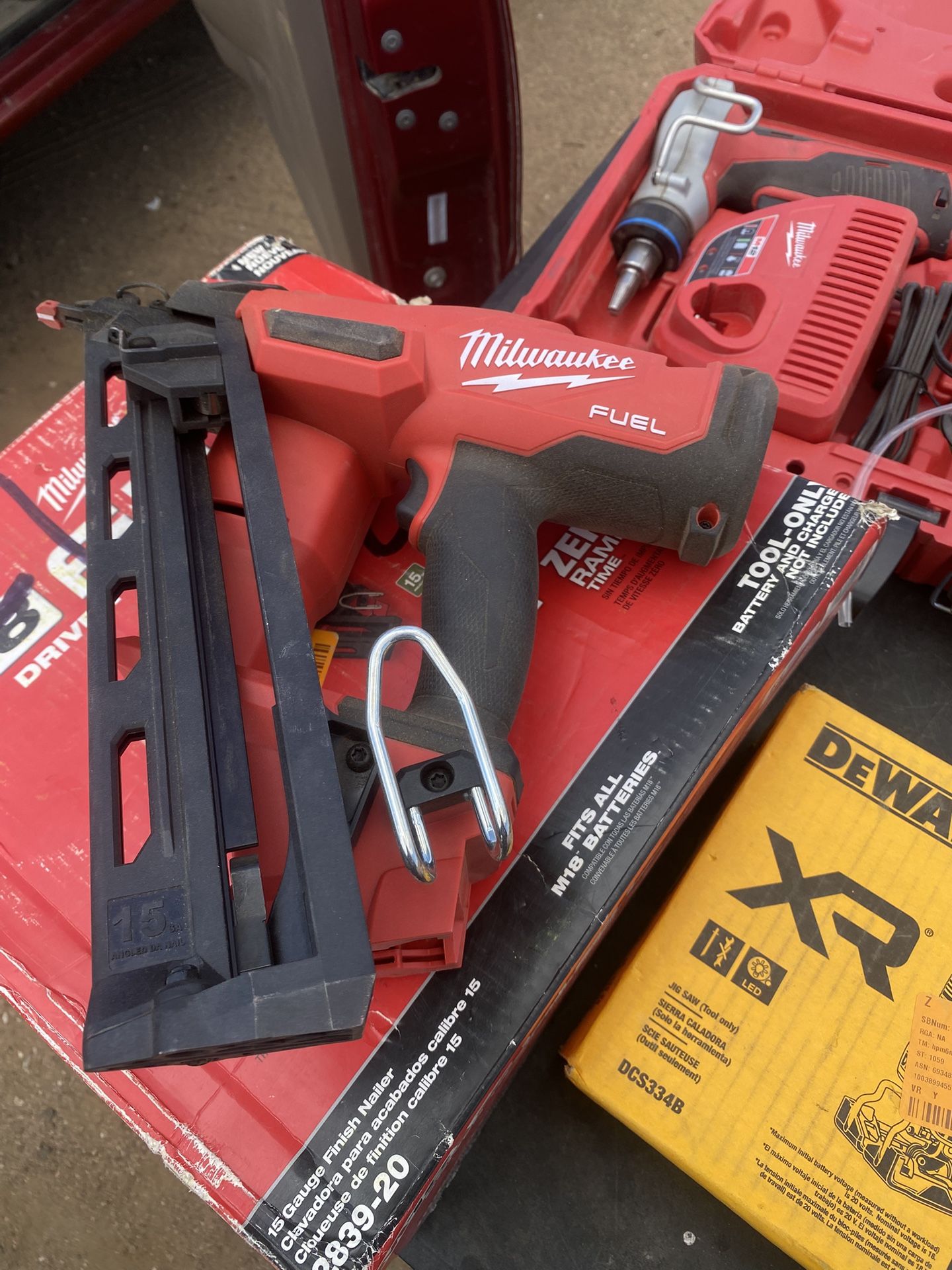 Milwaukee Nailer 15 G Only Tool 