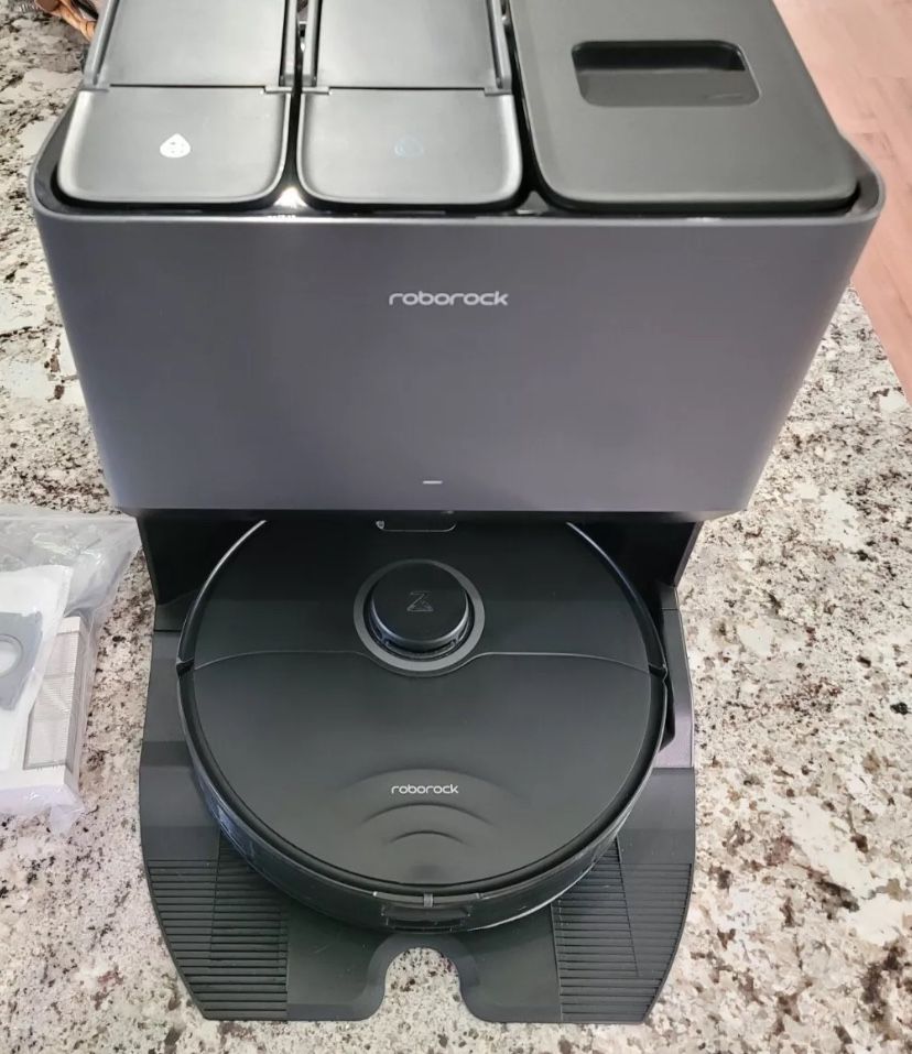 Roborock S8 Pro Ultra Robot Vacuum And Mop + Assorted Accessories