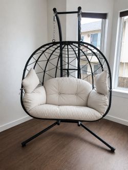 Indoor/outdoor double egg chair with stand, supporting up to 700lb