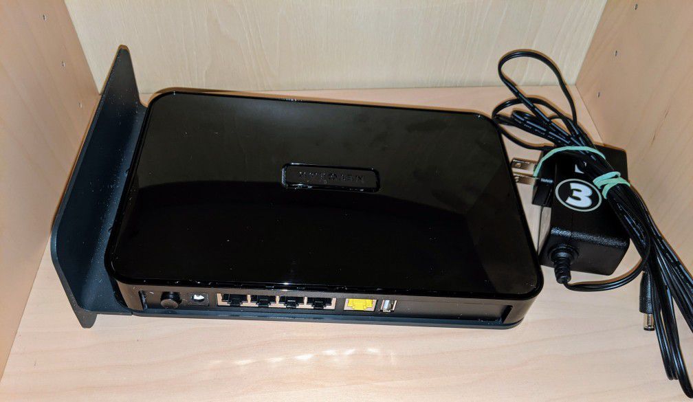 Netgear Rangemax WNDR3700 Dual Band Wireless - N Gigabit Router with Power Cord