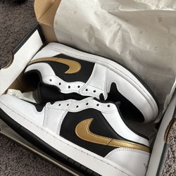 Jordan 1 Low SE “Gold Swoosh” Size 9 – Brand New in Box