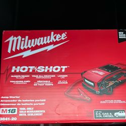 Milwaukee M18 18V Lithium-Ion Cordless 2000 Peak Amp HOTSHOT Jump Starter (Tool-Only) 