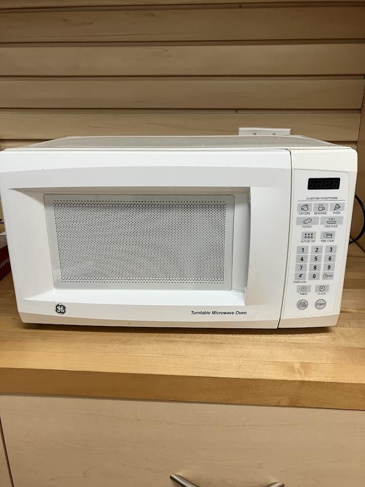 GE 0.7 Cu-ft Capacity Countertop Microwave Oven