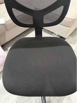 Black task chair