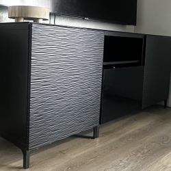 Entertainment Center / Tv Console 