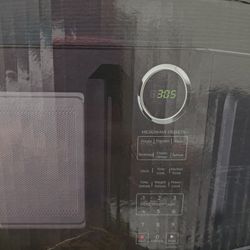 Brand New Kenmore Digital Countertop Microwave 