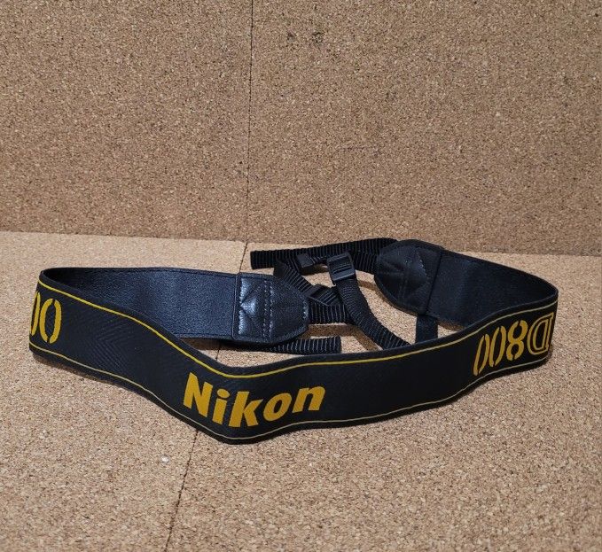 Genuine Nikon D800 camera strap