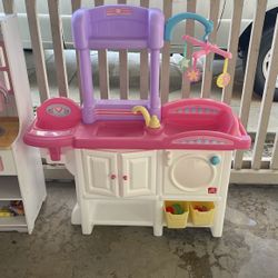 1 House 1kichen   1 Litlle Tikes Veterinary 