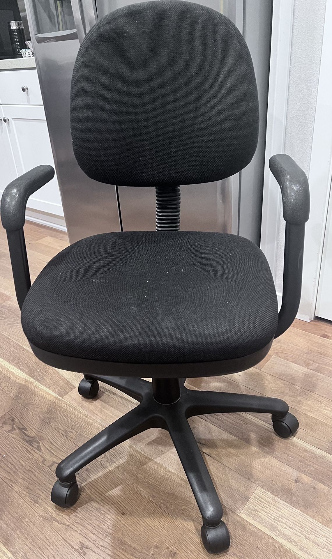 Black Desk Chair With Arms