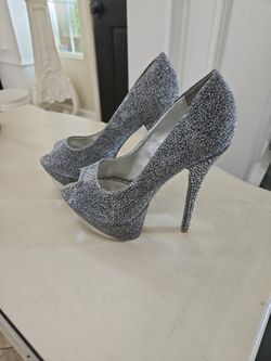 Shoedazzle Sulver Heels