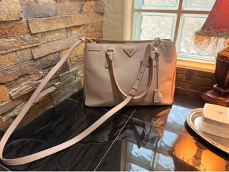 Prada Galleria handbag, Saffiano leather in a neutral pink shade, gold-tone hardware and a detachable shoulder strap. -