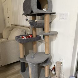 Like New Cat Tree / Cat Tower with Scratching Posts & Hammock 