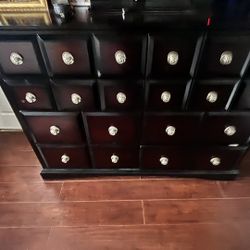 Dresser 8 Drawers  Mahogany Beautiful Color