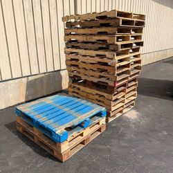 25 Pallets Skids $3 ea