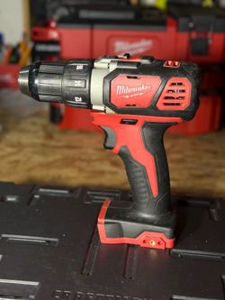 Milwaukee M18 18V Lithium-lon Cordless 1/2 in. Drill Driver (Tool-Only)