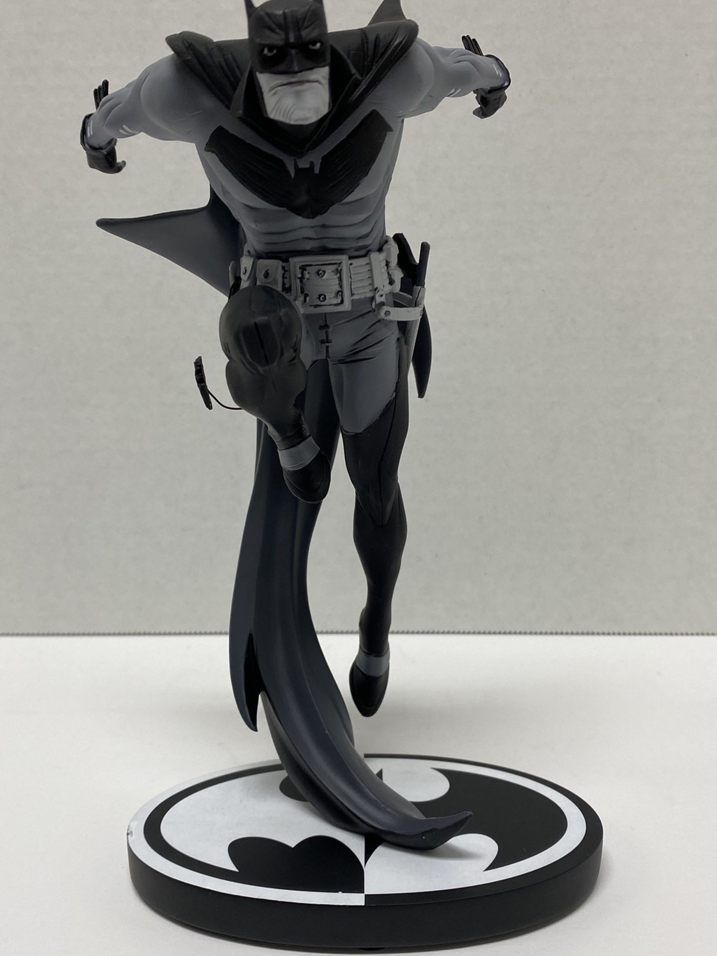 Batman Black and White Knight Batman Sean Murphy Statue DC Direct Collectibles