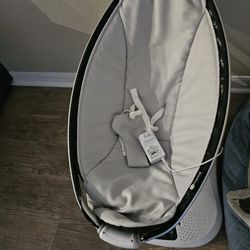 Mamaroo 4moms Baby Swing