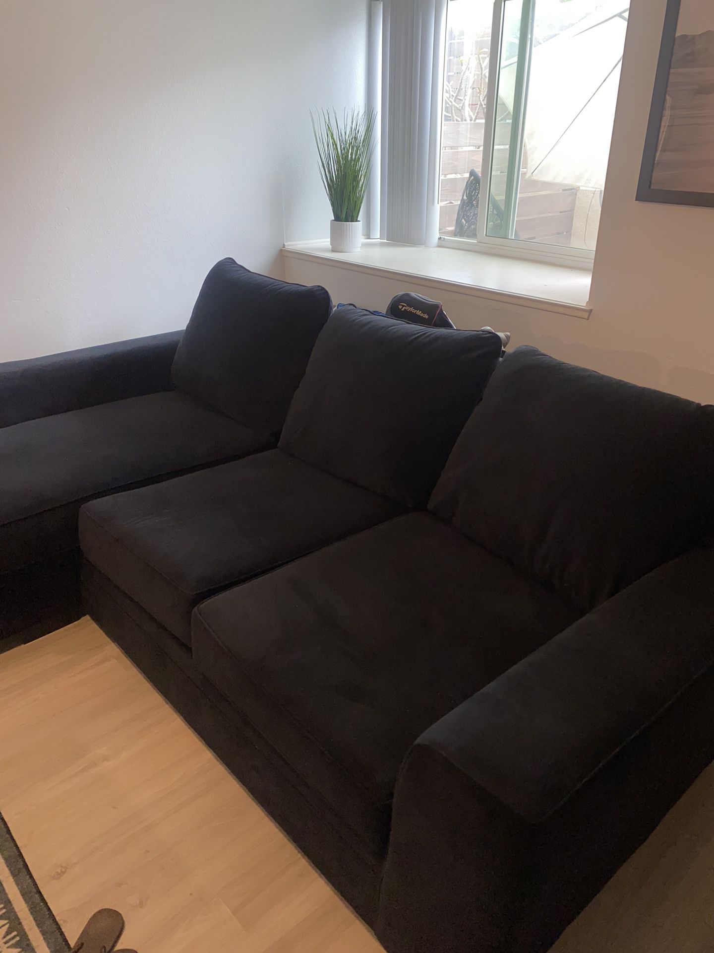Black Sectional With Reversible Chaise 