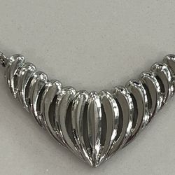 BEAUTIFUL VINTAGE SILVER TONE CHOKER NECKLACE 