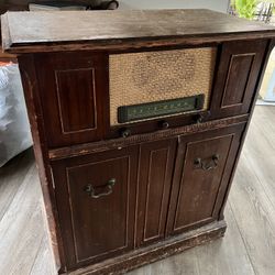 Vintage Airline Phonograph Radio