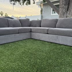 L-shaped sectional sofa in dark gray 