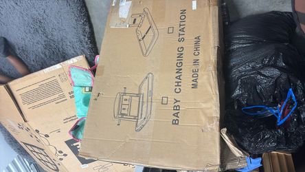 Baby Changing Station in Box