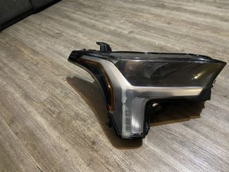 Toyota Tundra  Headlight Rt Side 2022 2024