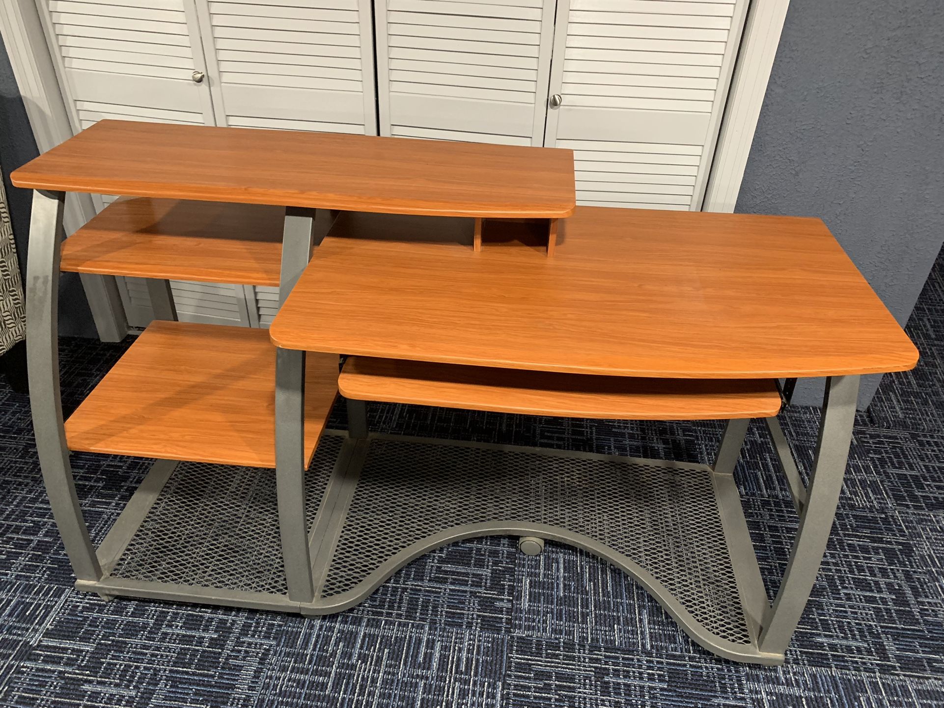 Computer Desk, with locking wheels