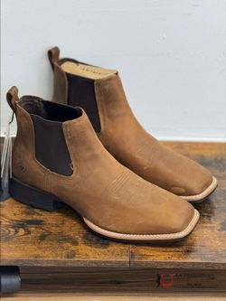 New Ariat Booker Distressed boots size 11. With tags. Retails for $149+. Only $80 tonight.