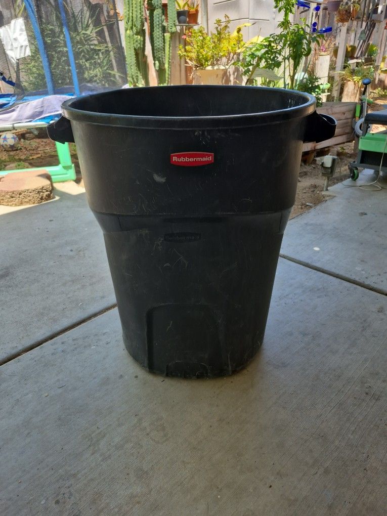 Rubbermaid Barrel