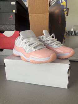 Jordan 11 low Legend Pink W