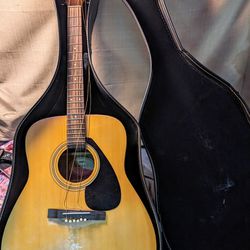 Yamaha Acoustic Guitar With Case