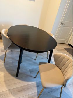 Modern Black Extendable Dining Table with 4 Velvet Chairs – Very Good Condition