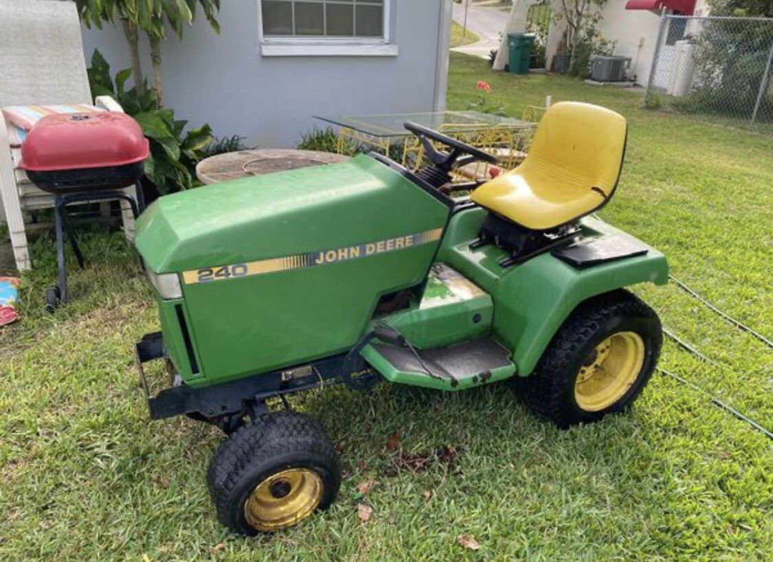 John Deere 240 tractor for parts or repair $200 for everything