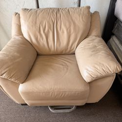 SINGLE COUCH LEATHER!!! NEW!! BEIGE COLOR? SIZE 36X40X36