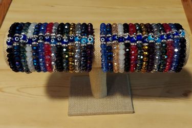 LOT'S MULTICOLOR BEADS STRETCH BRACELETS ( $8 EACH!! )