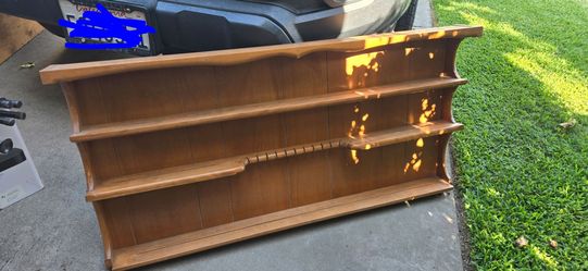 Wooden plate shelf