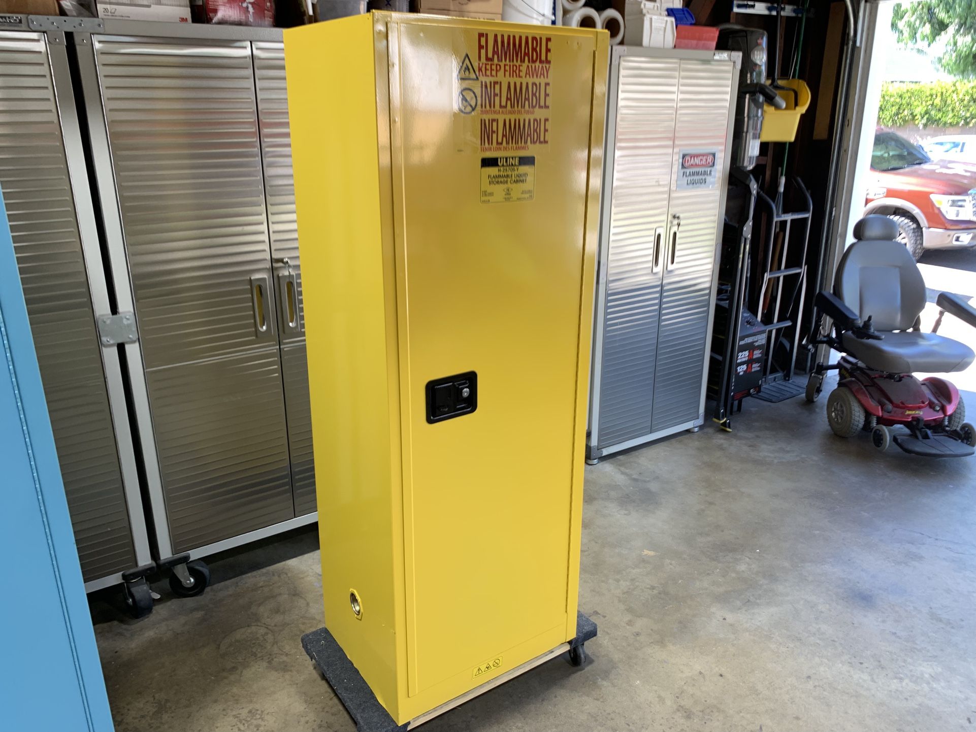 Flammable Storage Cabinet 22 Gallons