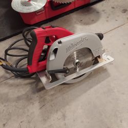 Milwaukee Circular Saw 7 1/4" Used Once
