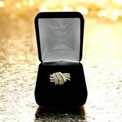 14kt 4.10g Yellow Gold with Clusters of Emerald/Round cut Diamonds Ring