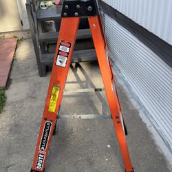 4 Ft Fiberglass Ladder