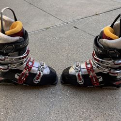 Salomon Women's Black and Grey Ski Boots Size 7.5